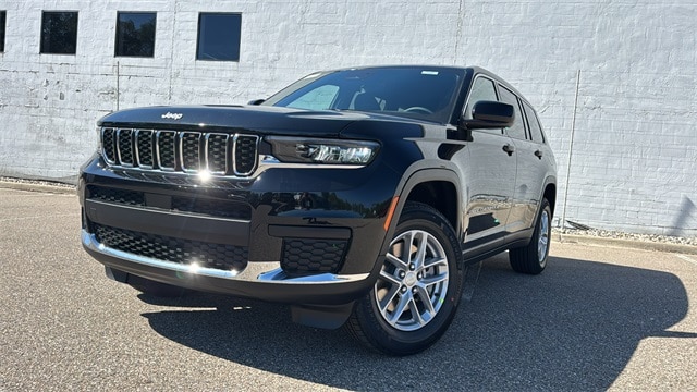2025 Jeep Grand Cherokee L Laredo's photo