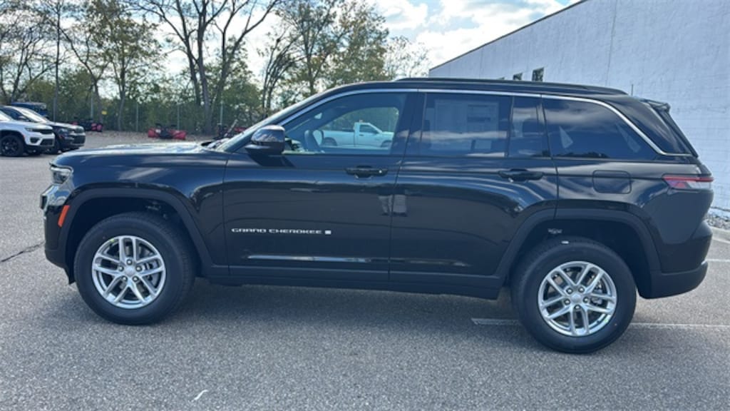 New 2025 Jeep Grand Cherokee LAREDO X 4X4 Sport Utility