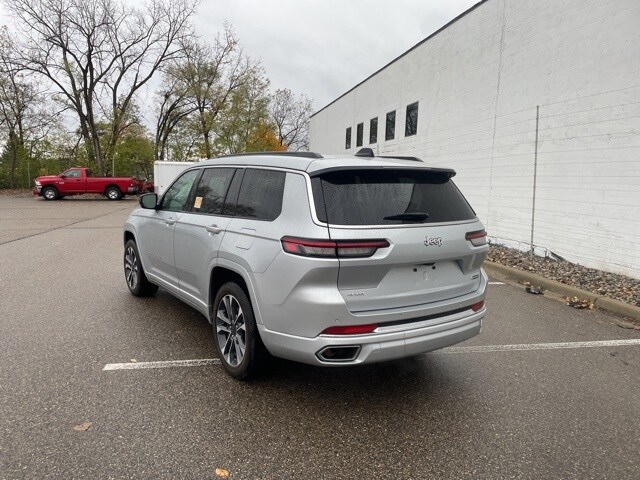 2024 Jeep Grand Cherokee Overland photo 4