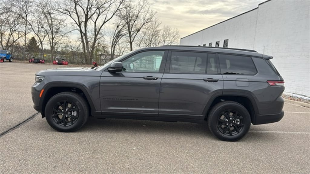 New 2025 Jeep Grand Cherokee L Laredo Sport Utility