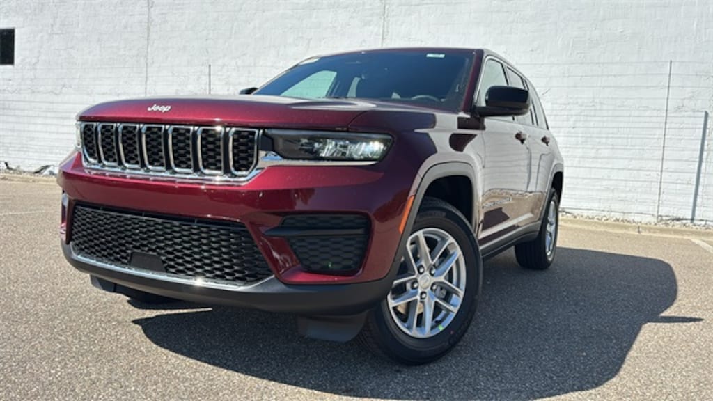 New 2025 Jeep Grand Cherokee Laredo Sport Utility
