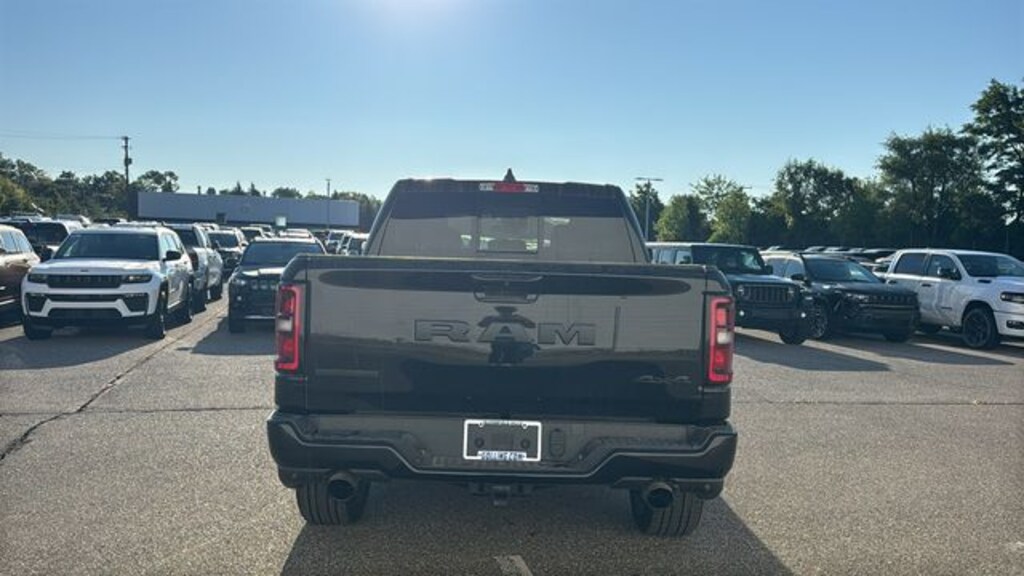 New 2026 Ram 1500 BIG HORN CREW CAB 4X4 5'7 BOX Pickup