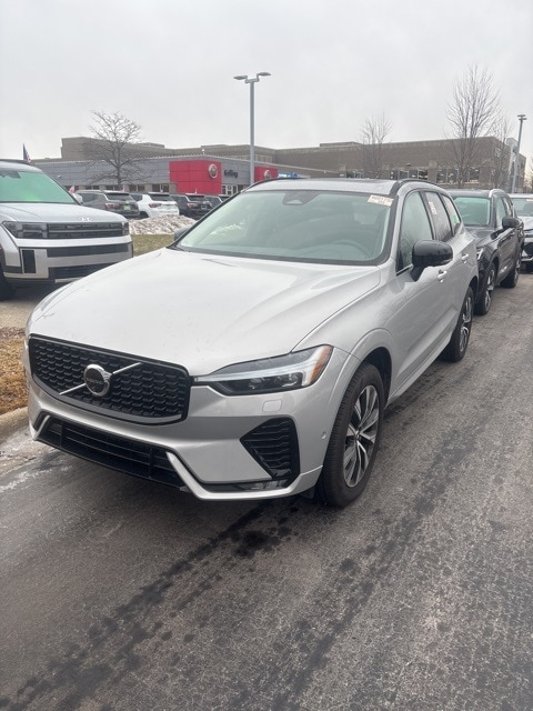 2025 Volvo XC60 Plus's photo