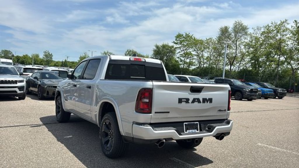 New 2026 Ram 1500 BIG HORN CREW CAB 4X4 5'7 BOX Pickup