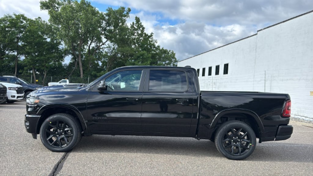 New 2026 Ram 1500 LARAMIE CREW CAB 4X4 5'7 BOX Pickup