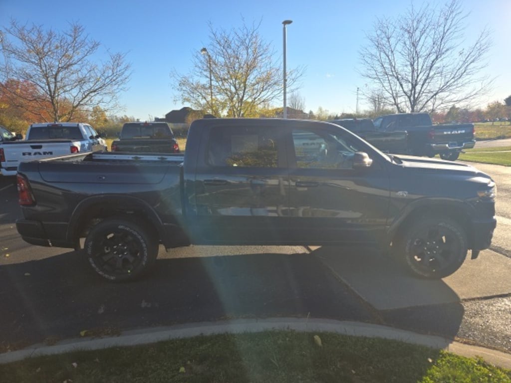 New 2026 Ram 1500 BIG HORN CREW CAB 4X4 5'7 BOX Pickup