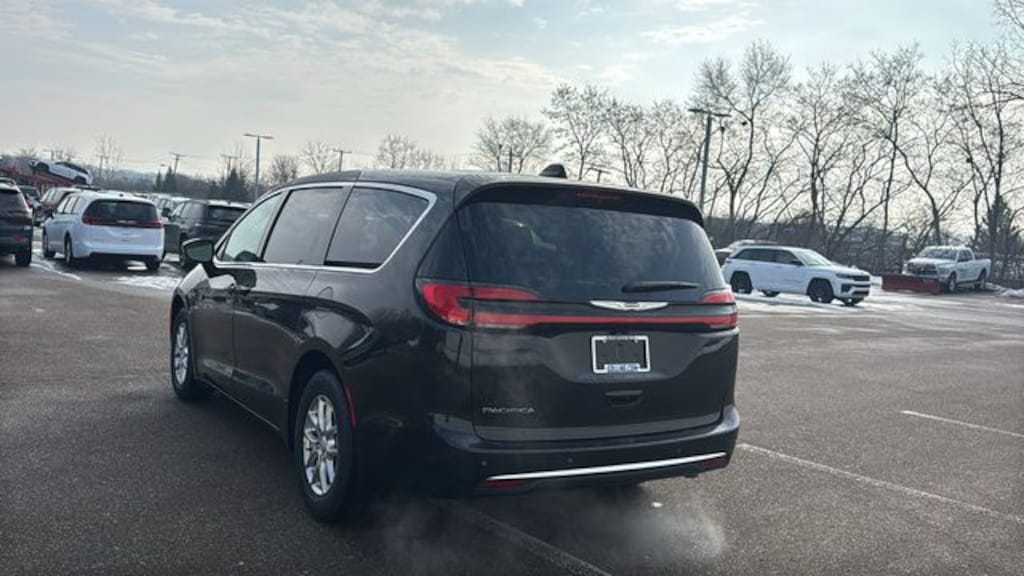 New 2026 Chrysler Pacifica SELECT Passenger Van