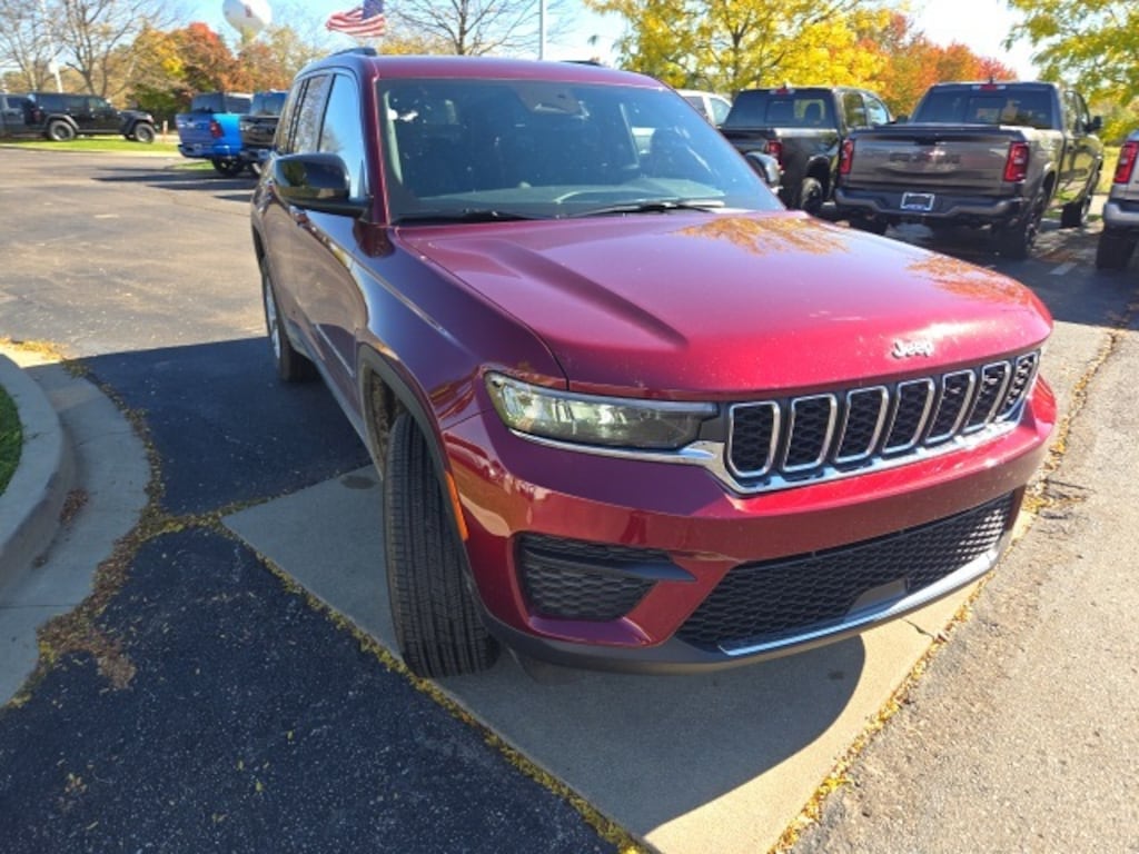 New 2025 Jeep Grand Cherokee LAREDO X 4X4 Sport Utility
