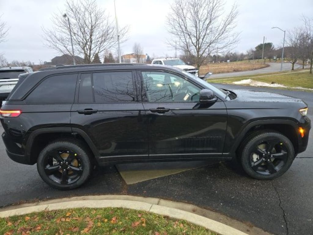 New 2025 Jeep Grand Cherokee LIMITED 4X4 Sport Utility