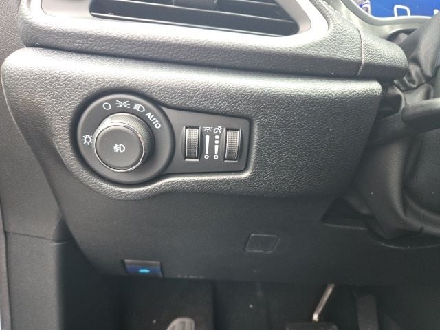 2026 Chrysler Pacifica Select - Photo 11