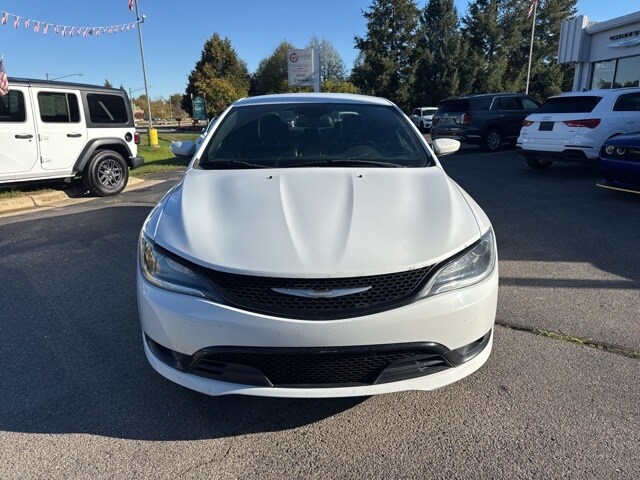 2015 Chrysler 200 S photo 2
