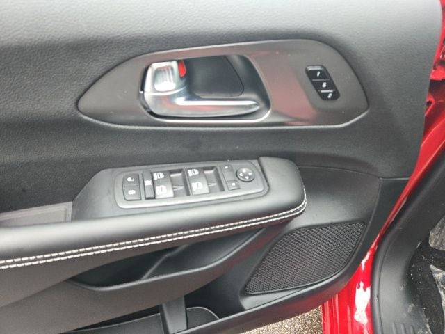 2026 Chrysler Pacifica Select - Photo 10