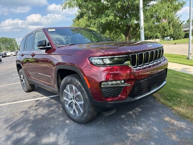2025 Jeep Grand Cherokee Limited photo 3