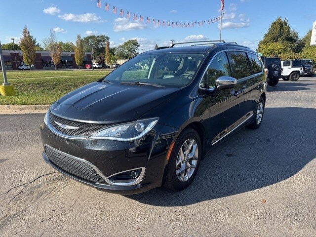 2019 Chrysler Pacifica Limited photo 3