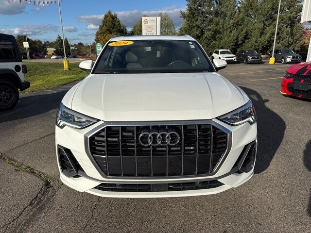 2024 Audi Q3 S line Premium photo 2
