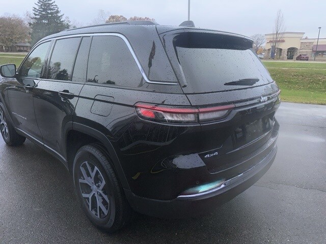 2025 Jeep Grand Cherokee Limited photo 2