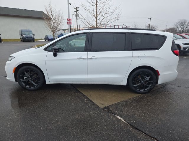 2026 Chrysler Pacifica Select - Photo 8