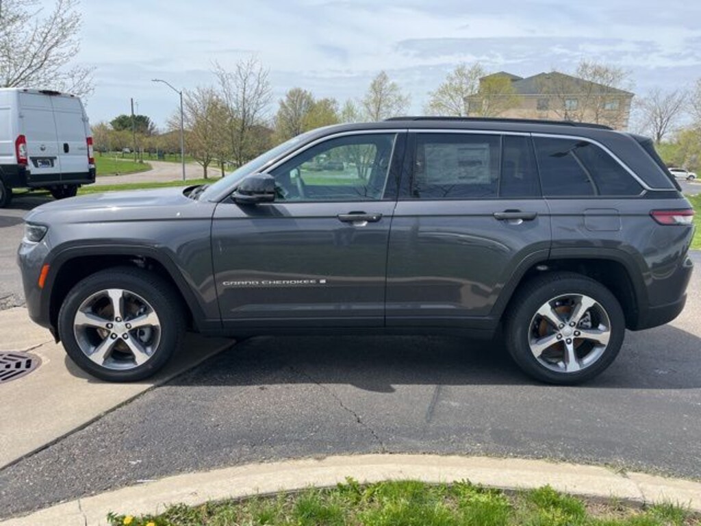 New 2026 Jeep Grand Cherokee LIMITED 4X4 Sport Utility