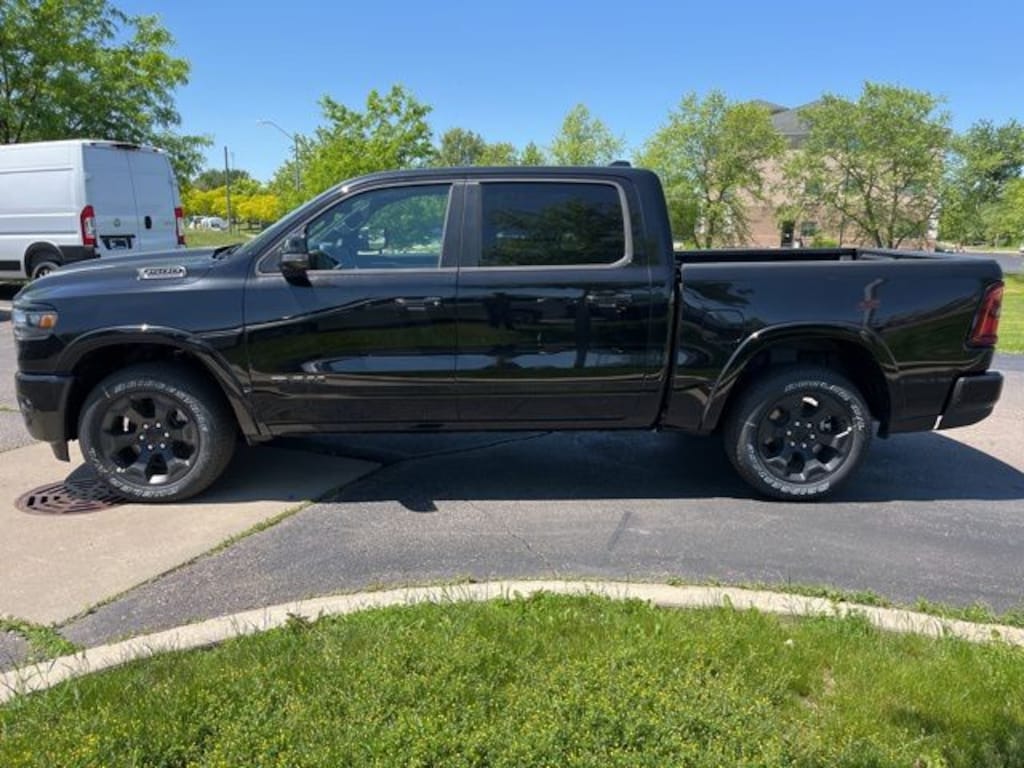 New 2026 Ram 1500 BIG HORN CREW CAB 4X4 5'7 BOX Pickup