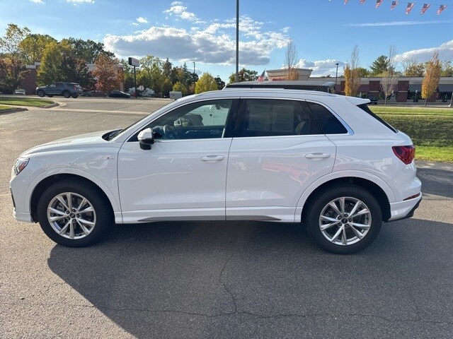 2024 Audi Q3 S line Premium photo 4