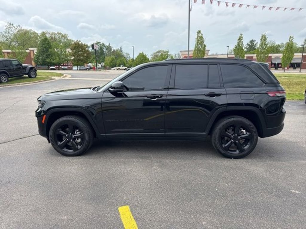 Used 2024 Jeep Grand Cherokee Limited SUV