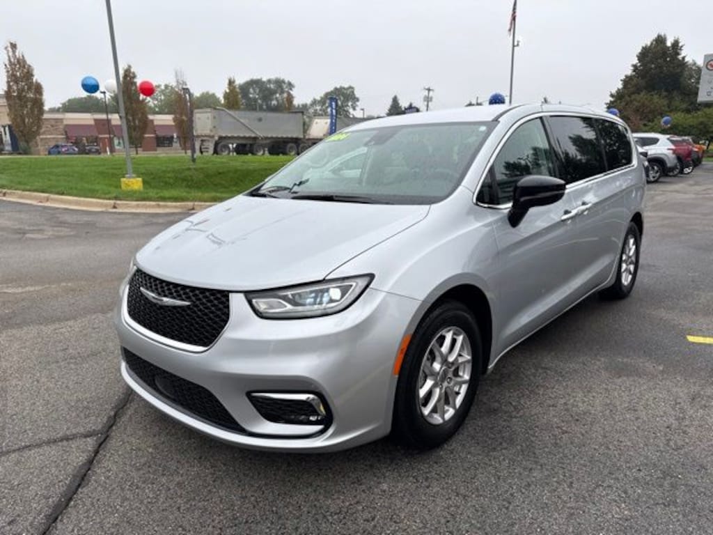 Certified 2024 Chrysler Pacifica Touring L Minivan/Van