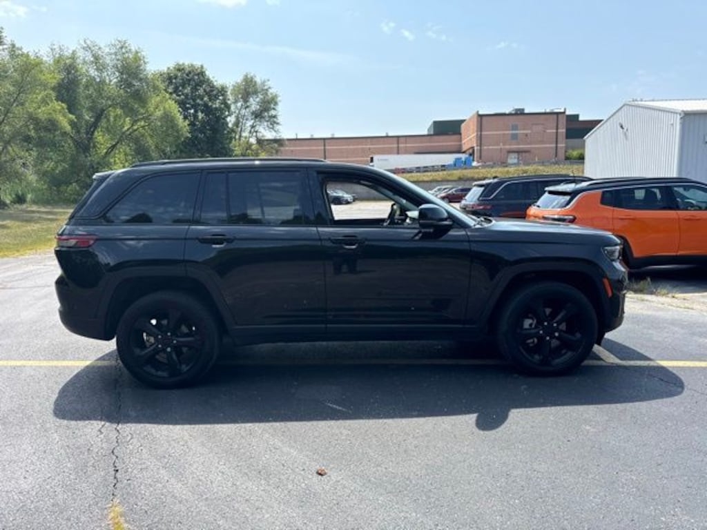 Used 2024 Jeep Grand Cherokee Limited SUV