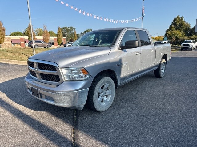 2020 Ram 1500 Classic SLT photo 3