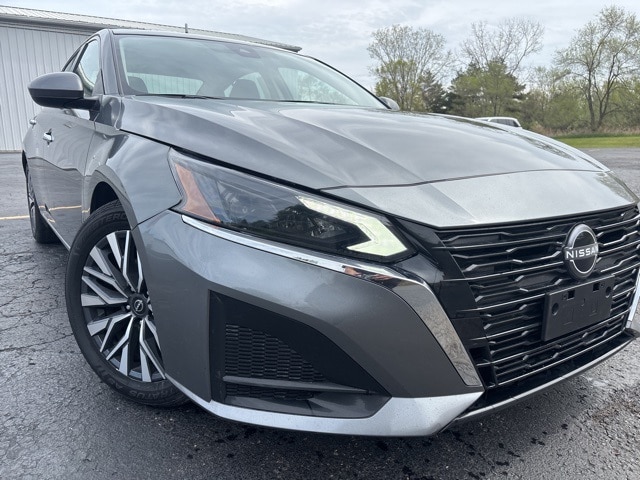 Certified 2023 Nissan Altima SV with VIN 1N4BL4DV5PN320706 for sale in Chelsea, MI