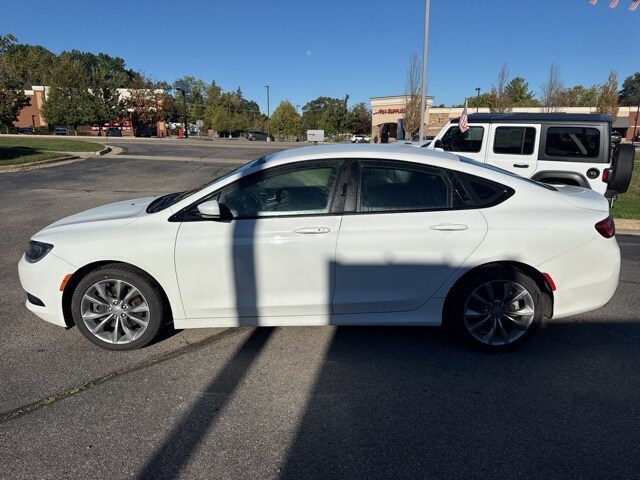 2015 Chrysler 200 S photo 4