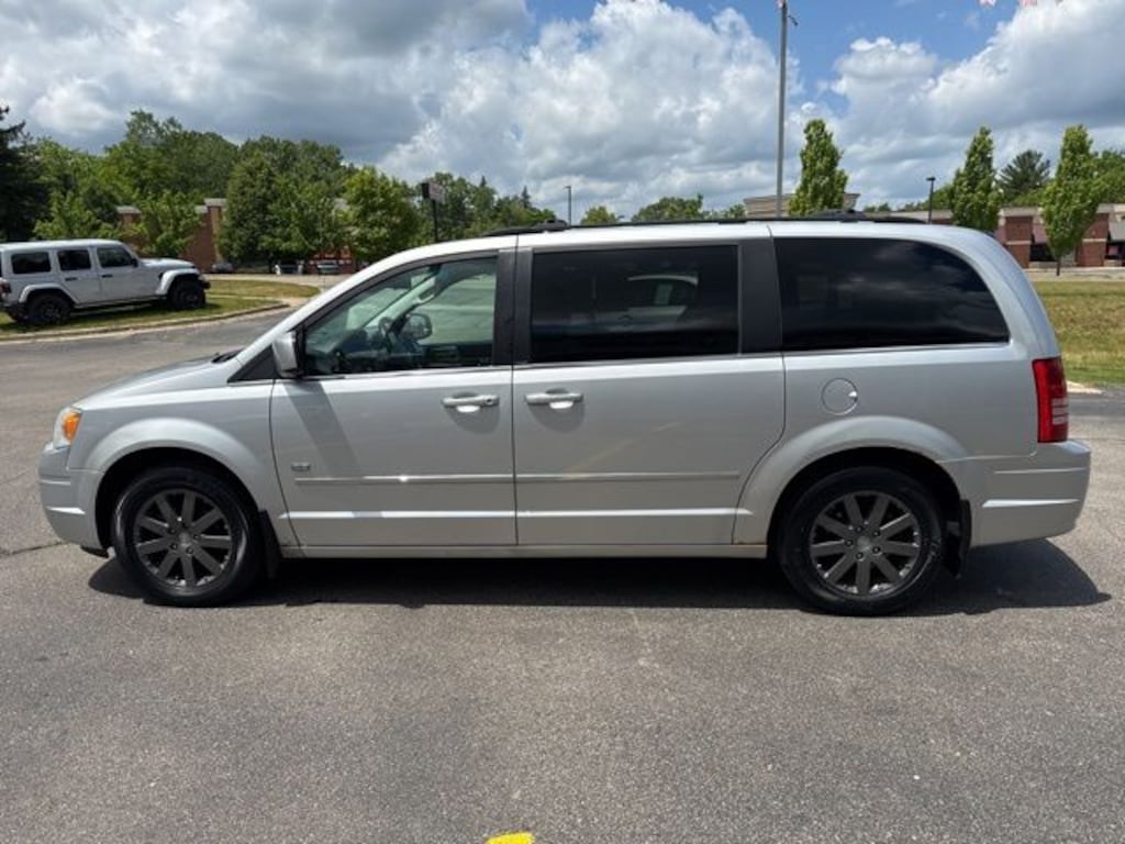 Used 2009 Chrysler Town & Country Touring Minivan/Van