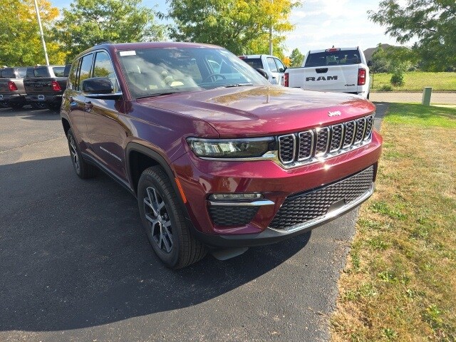 2025 Jeep Grand Cherokee Limited photo 2