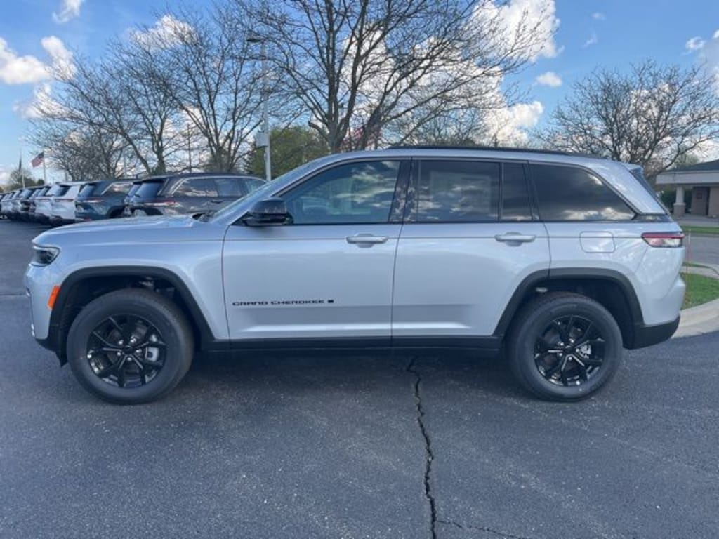 New 2026 Jeep Grand Cherokee LAREDO ALTITUDE 4X4 Sport Utility