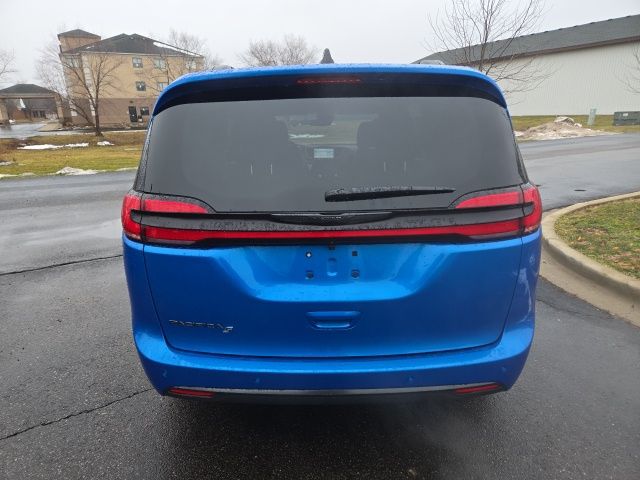 2026 Chrysler Pacifica Select - Photo 6