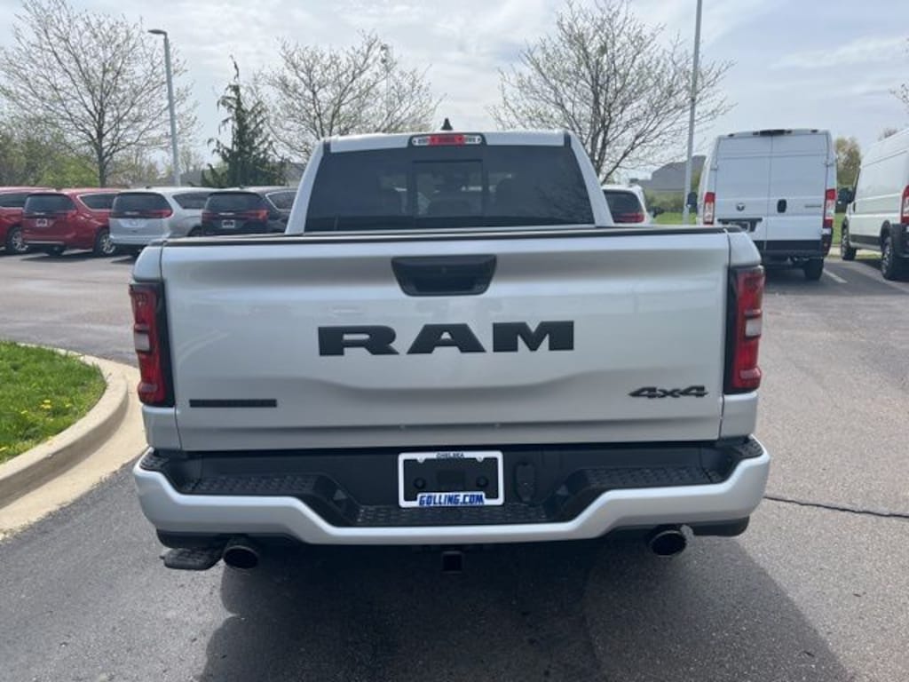 New 2026 Ram 1500 BIG HORN CREW CAB 4X4 5'7 BOX Pickup