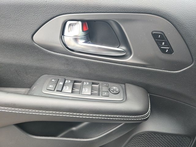 2026 Chrysler Pacifica Select - Photo 10