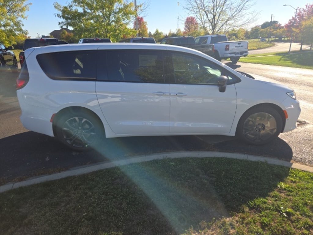New 2026 Chrysler Pacifica SELECT Passenger Van