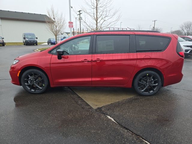 2026 Chrysler Pacifica Select - Photo 8