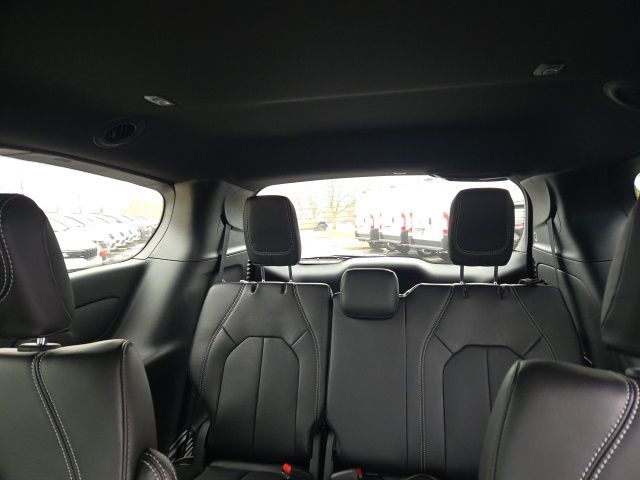 2026 Chrysler Pacifica Select - Photo 11