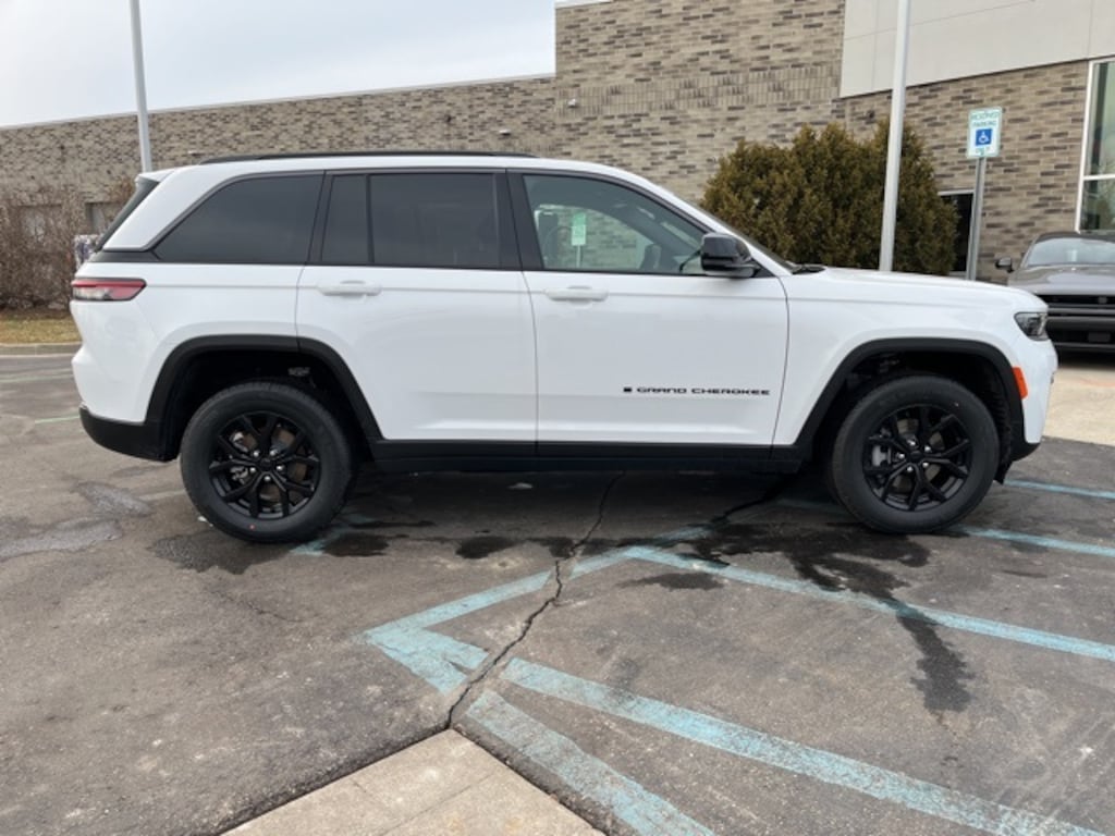 New 2026 Jeep Grand Cherokee ALTITUDE 4X4 Sport Utility