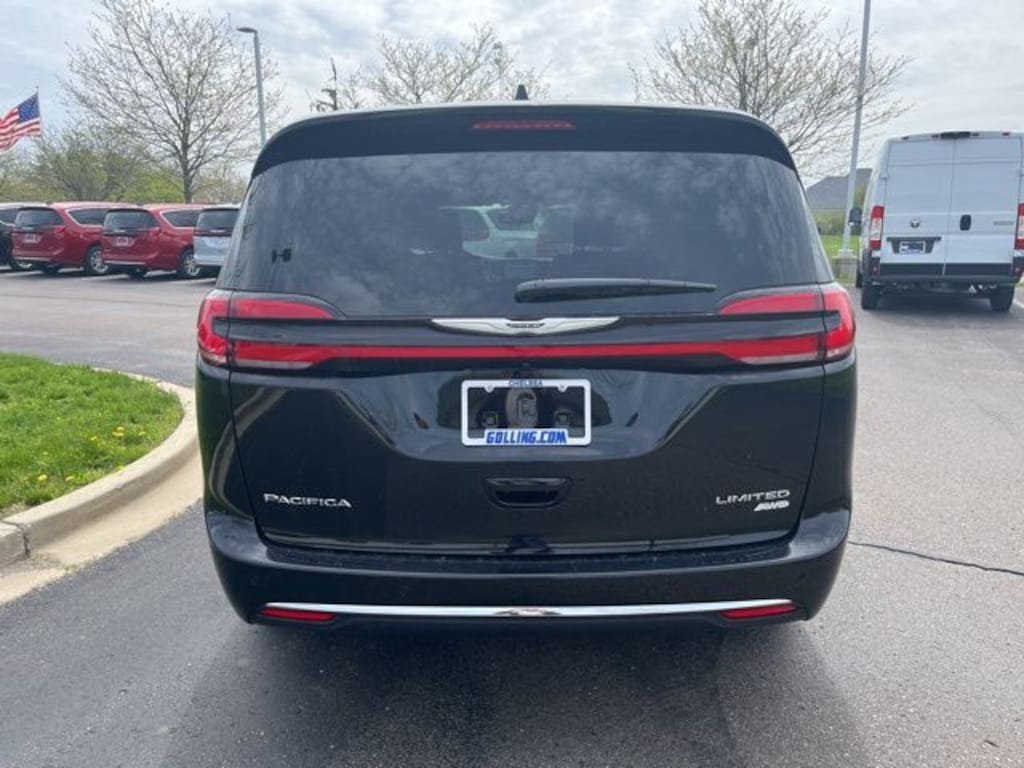 New 2026 Chrysler Pacifica LIMITED AWD Passenger Van