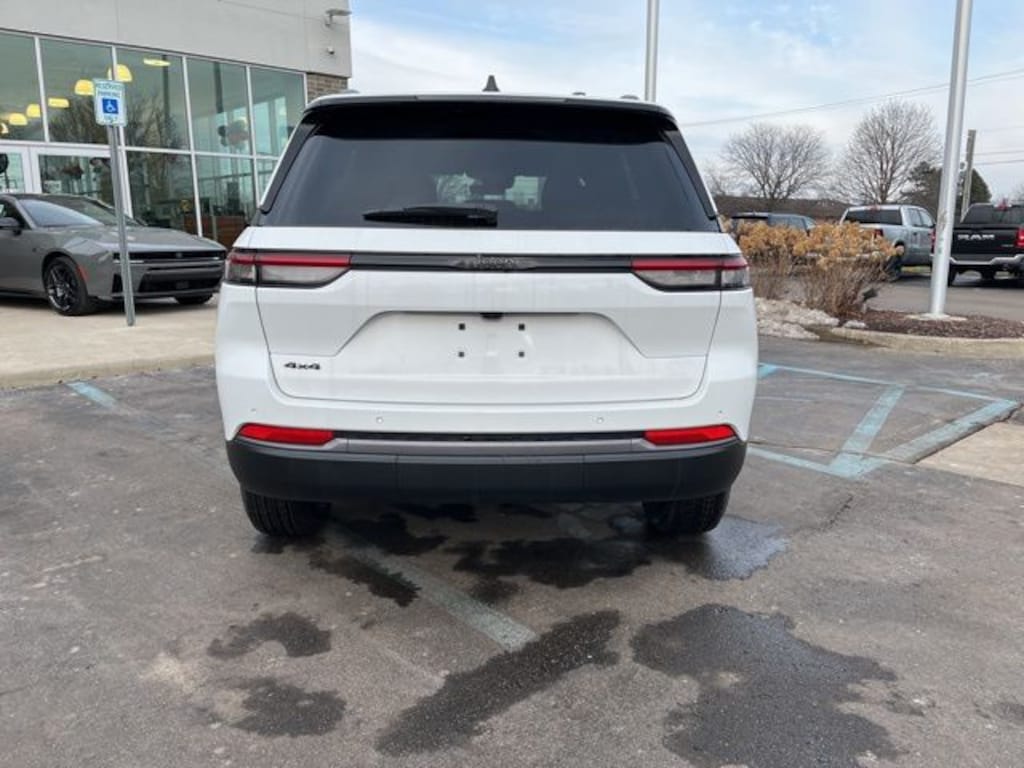 New 2026 Jeep Grand Cherokee LAREDO ALTITUDE 4X4 Sport Utility