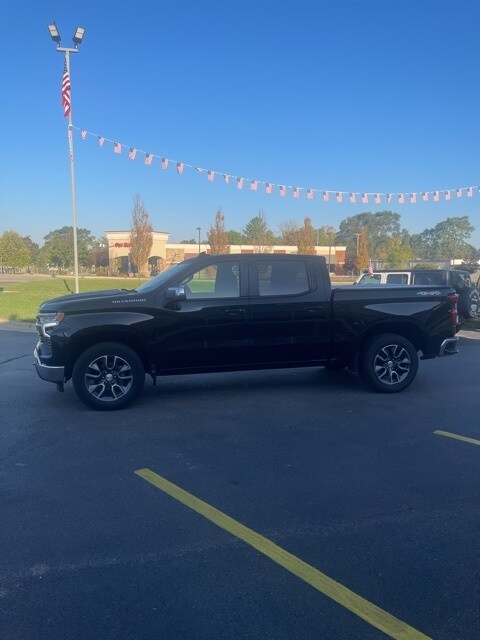 2024 Chevrolet Silverado 1500 LT photo 2