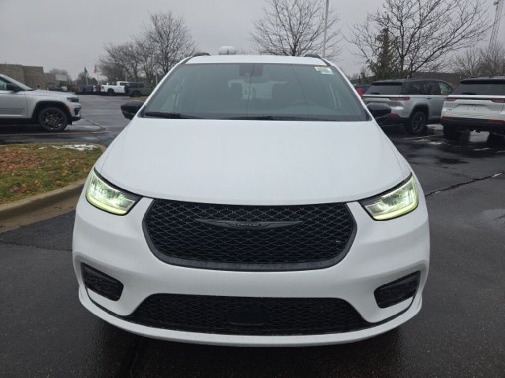 New 2026 Chrysler Pacifica SELECT AWD Passenger Van