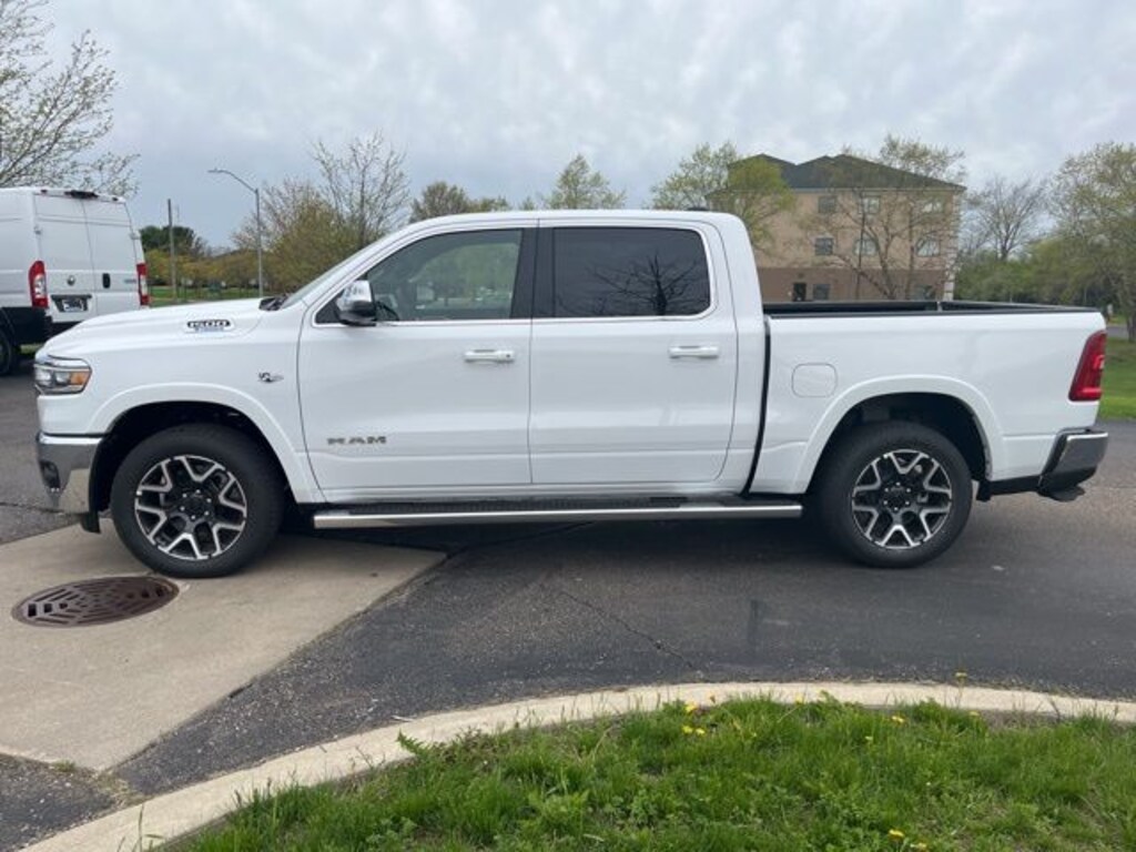 New 2026 Ram 1500 LARAMIE CREW CAB 4X4 5'7 BOX Pickup