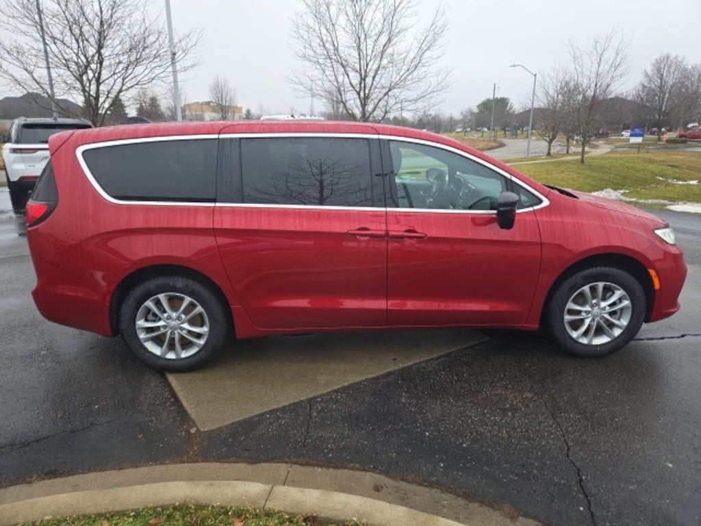 New 2026 Chrysler Pacifica SELECT AWD Passenger Van
