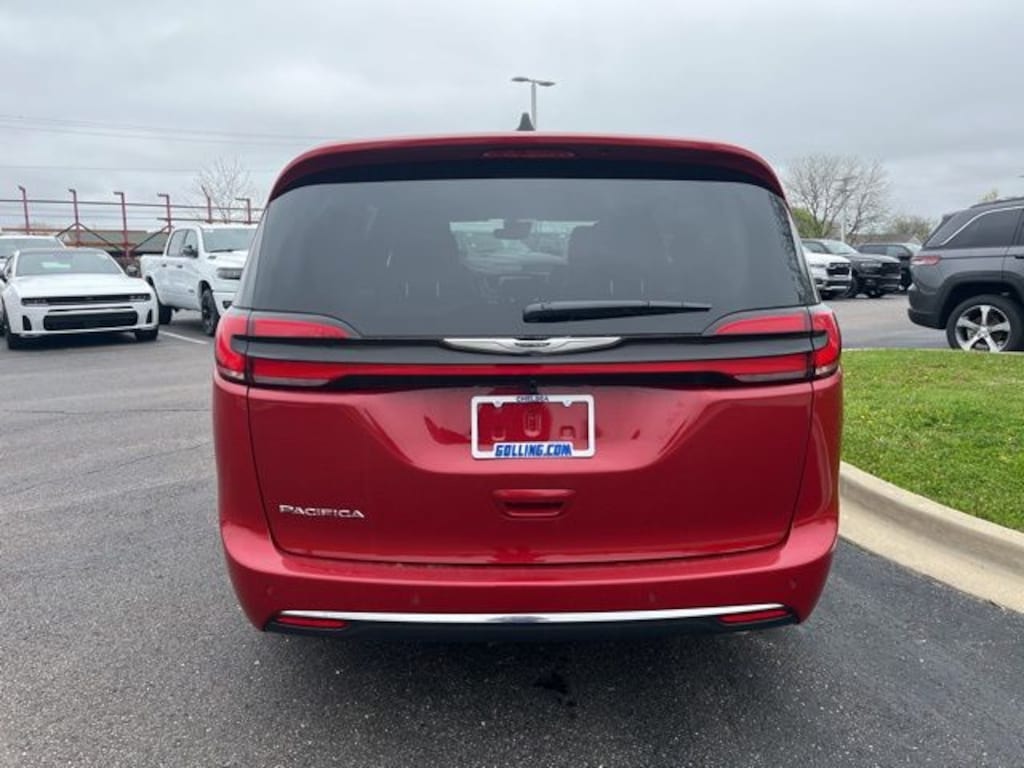 New 2026 Chrysler Pacifica SELECT Passenger Van