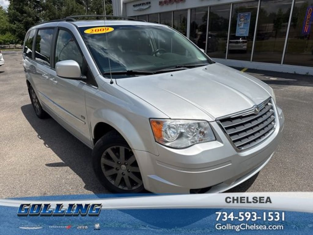Used 2009 Chrysler Town & Country Touring Minivan/Van