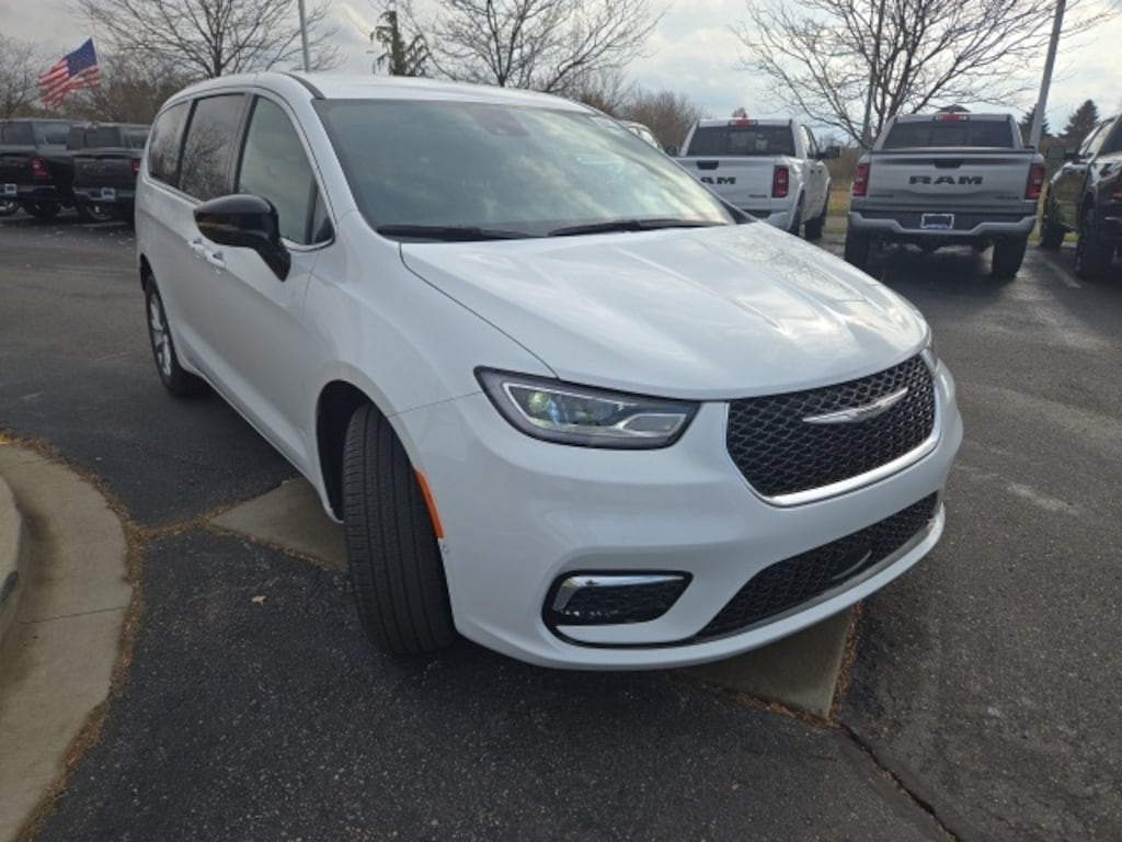 New 2026 Chrysler Pacifica SELECT AWD Passenger Van