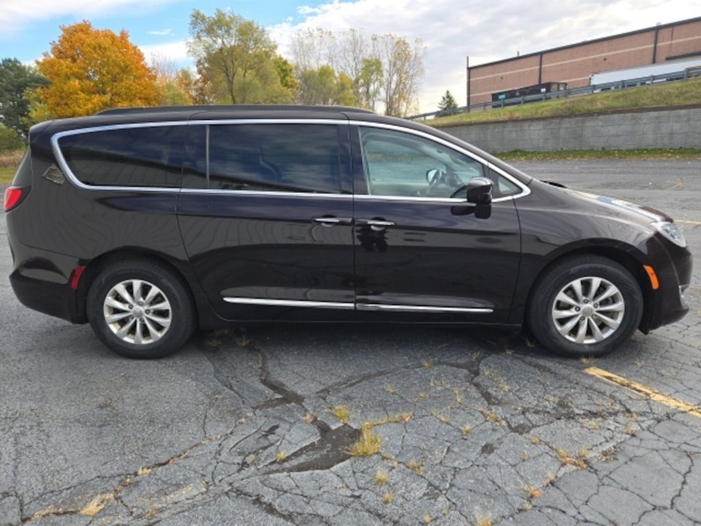 Certified 2017 Chrysler Pacifica Touring L Minivan/Van